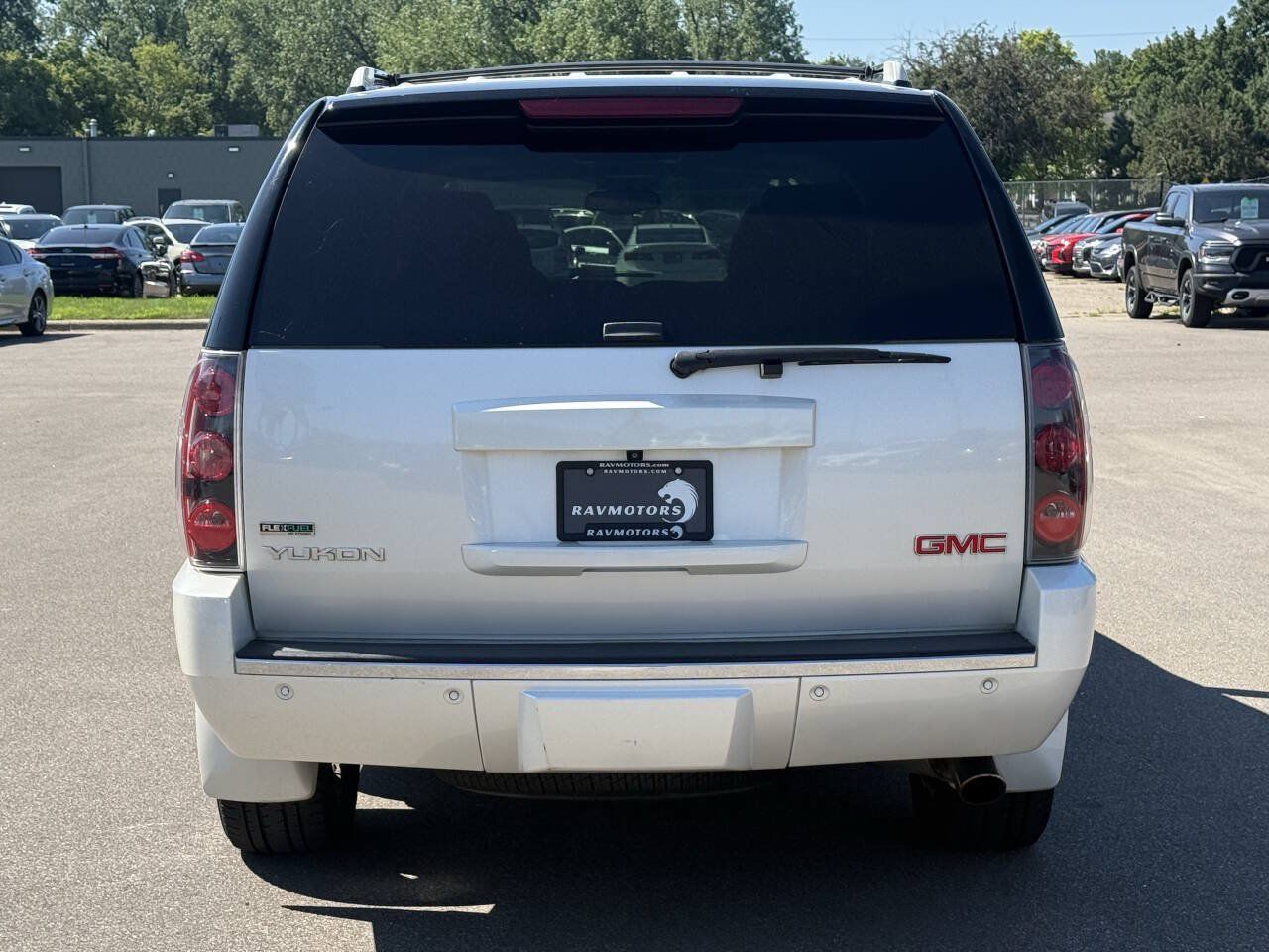 Used 2012 GMC Yukon Denali AWD/4WD image 10
