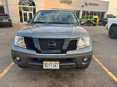 Used 2021 Nissan Frontier SV w/ Midnight Edition Floor Mats AWD/4WD image 2