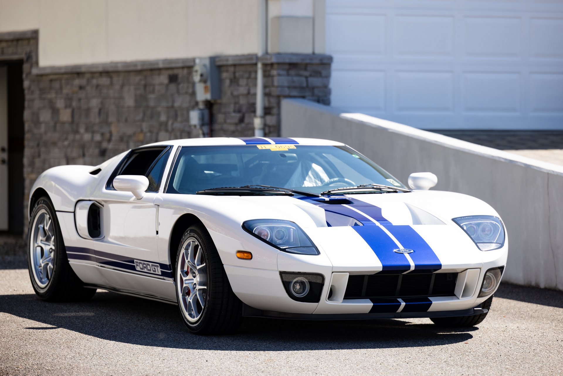 Used 2006 Ford GT RWD image 15