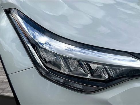 Used 2020 Toyota C-HR LE FWD image 28