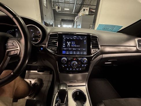 Used 2020 Jeep Grand Cherokee Altitude AWD/4WD image 26