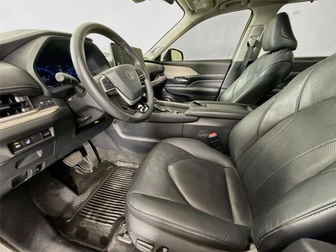Used 2024 Toyota Grand Highlander FWD image 6