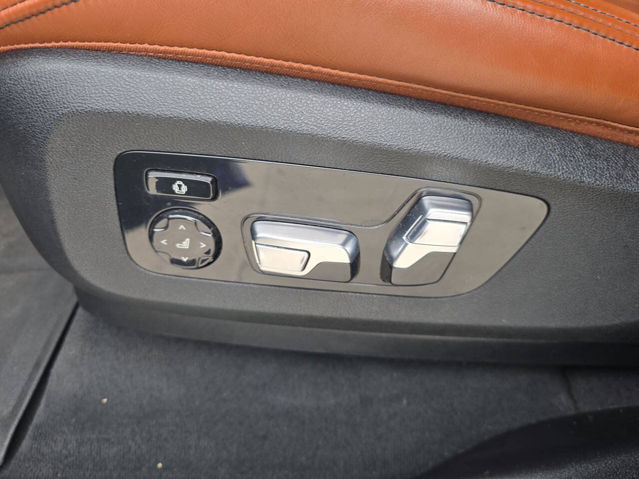 Used 2024 BMW X7 M60i w/ Executive Package AWD/4WD image 17