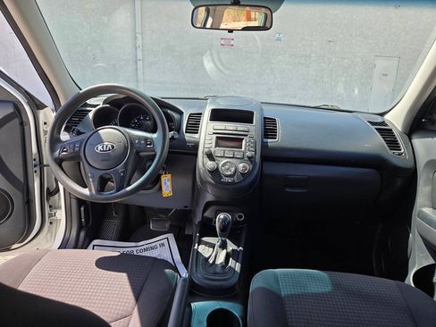 Used 2013 Kia Soul FWD image 32