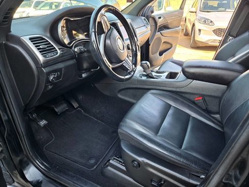 Used 2019 Jeep Grand Cherokee Laredo image 39