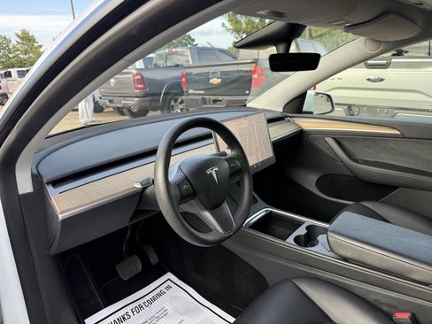 Used 2023 Tesla Model Y Long Range AWD/4WD image 6