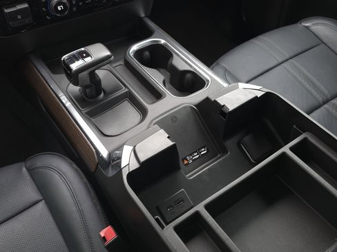 Used 2022 Chevrolet Silverado 1500 High Country w/ Technology Package image 15