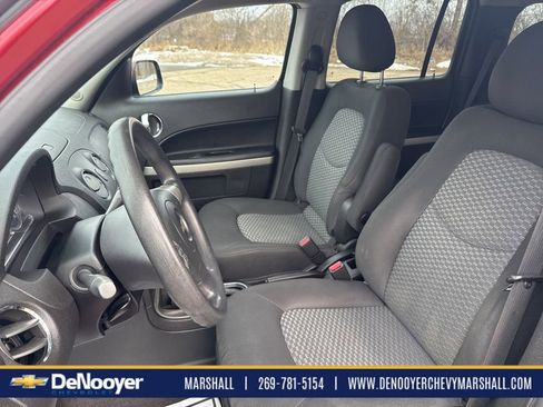 Used 2009 Chevrolet HHR LT image 15