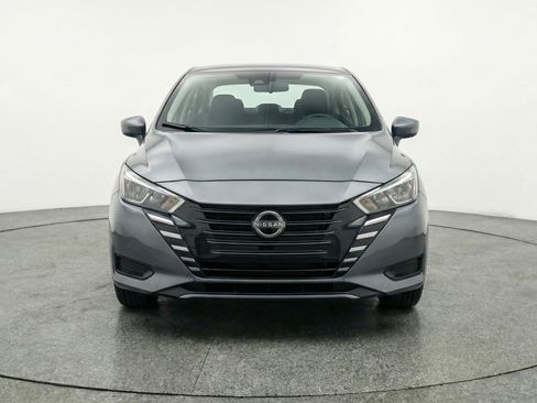Used 2025 Nissan Versa SV image 2
