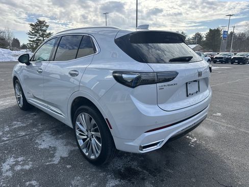 Certified 2025 Buick Envision Avenir image 4
