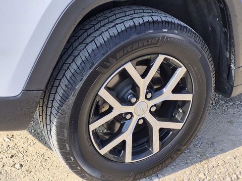 Used 2023 Jeep Grand Cherokee Limited image 8