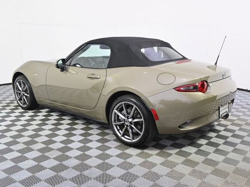 Used 2023 MAZDA MX-5 Miata Grand Touring RWD image 3