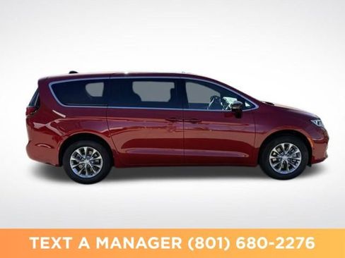 New 2026 Chrysler Pacifica Select AWD/4WD image 7