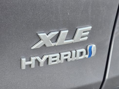 Used 2021 Toyota RAV4 XLE w/ Convenience Package AWD/4WD image 27