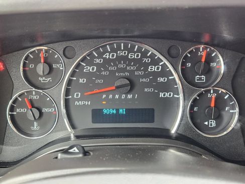 Used 2025 Chevrolet Express 2500 w/ Driver Convenience Package RWD image 16