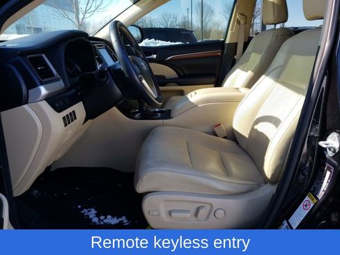 Used 2018 Toyota Highlander Limited Platinum image 16