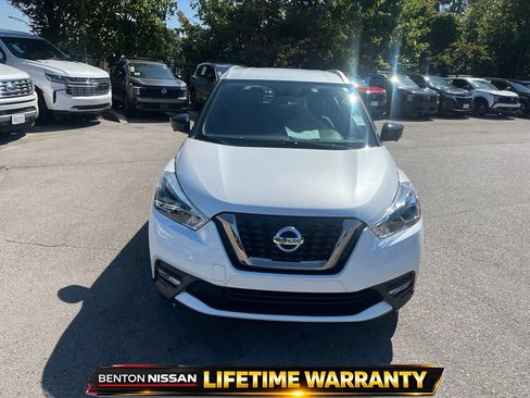 Used 2019 Nissan Kicks SR w/ SR Premium Package FWD image 9