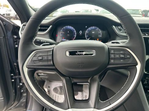 Used 2025 Jeep Grand Cherokee L Altitude AWD/4WD image 29