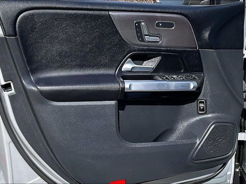 Used 2022 Mercedes-Benz GLB 250 GLB 250 w/ Premium Package Lite image 24