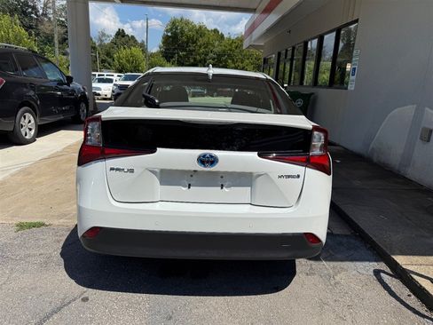 Used 2022 Toyota Prius LE FWD image 11