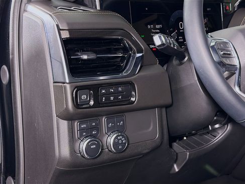 Used 2025 GMC Yukon XL Elevation image 11