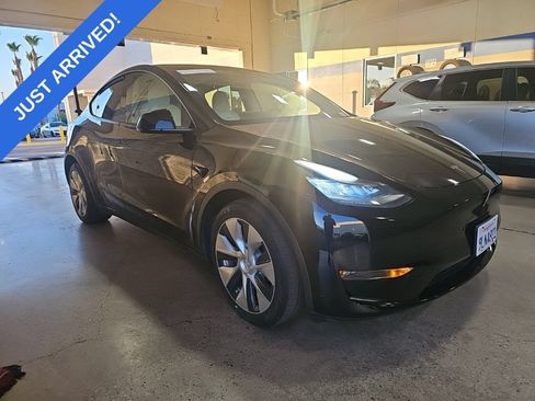 Used 2021 Tesla Model Y Long Range AWD/4WD image 2