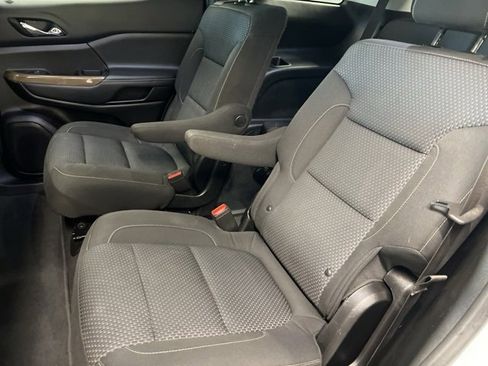 Used 2022 GMC Acadia SLE w/ Driver Convenience Package image 27