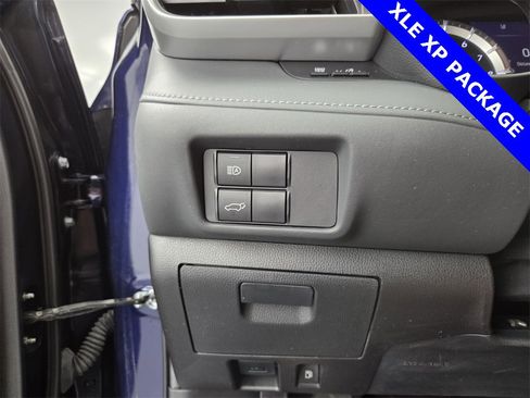 Used 2022 Toyota Highlander XLE image 35