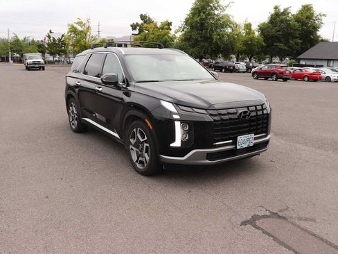 Used 2023 Hyundai Palisade Limited w/ Winter Package AWD/4WD image 4