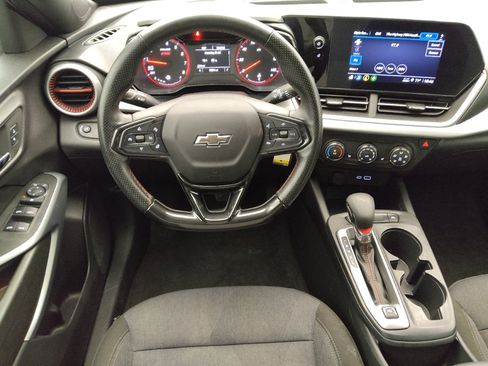 Used 2024 Chevrolet Trax RS FWD image 22