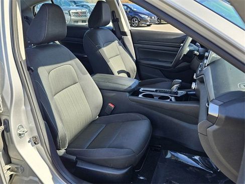 Used 2024 Nissan Altima 2.5 SV image 17