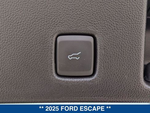 New 2025 Ford Escape SE image 24