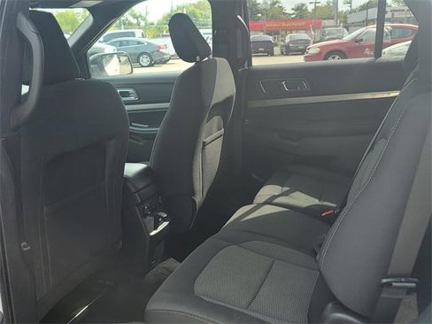 Used 2019 Ford Explorer XLT image 11