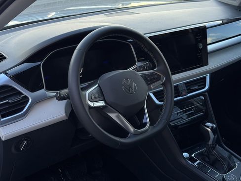 New 2026 Volkswagen Taos SE image 20