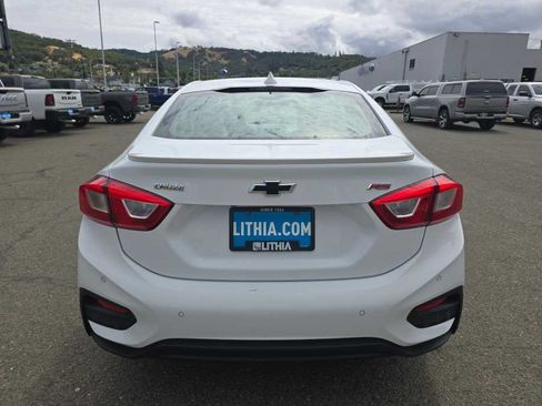 Used 2019 Chevrolet Cruze LT w/ Convenience Package FWD image 4