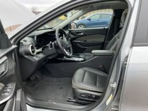 Used 2025 Chevrolet Trax ACTIV w/ Sunroof Package FWD image 12
