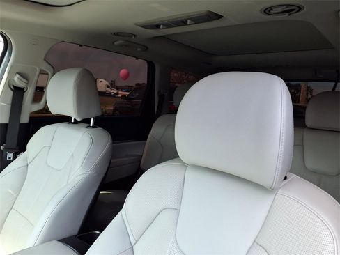 Used 2024 Kia Telluride SX image 17