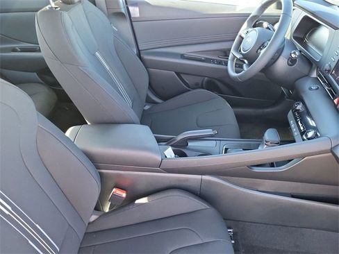 Certified 2025 Hyundai Elantra Sport image 23