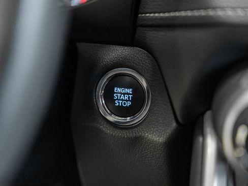 Used 2021 Toyota RAV4 XLE w/ Convenience Package FWD image 22