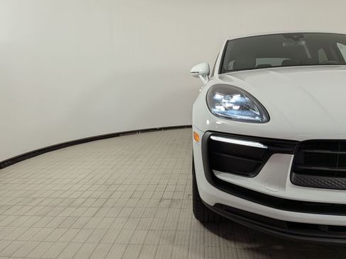 Used 2025 Porsche Macan Turbo AWD/4WD image 11