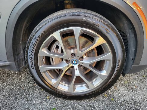 Used 2025 BMW X5 xDrive50e AWD/4WD image 18