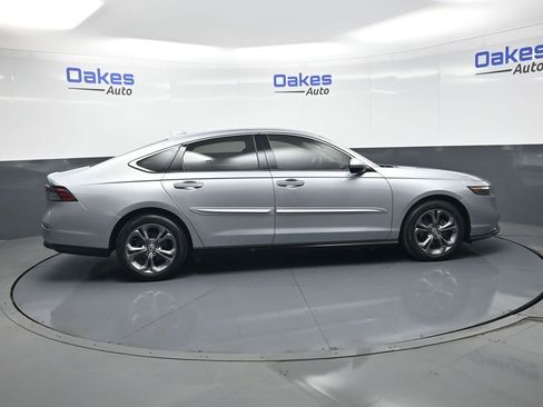 Used 2023 Honda Accord EX image 9