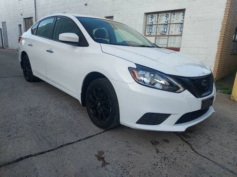Used 2019 Nissan Sentra SV FWD image 2