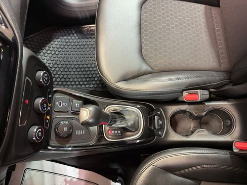 Used 2018 Jeep Compass Latitude image 18