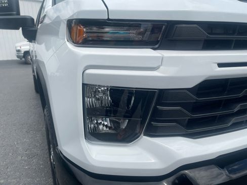 New 2026 Chevrolet Silverado 2500 Custom w/ Custom Value Package AWD/4WD image 12