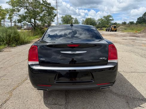 Used 2015 Chrysler 300 C Platinum w/ Harman/Kardon Audio Group AWD/4WD image 4