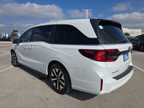 Certified 2026 Honda Odyssey EX-L image 4