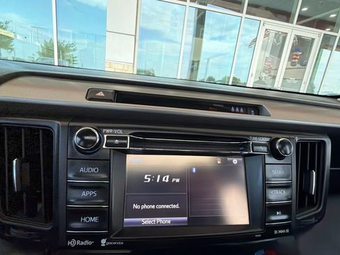 Used 2017 Toyota RAV4 XLE FWD image 30