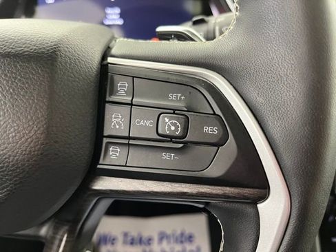 Used 2023 Jeep Grand Cherokee Limited w/ Luxury Tech Group II image 22