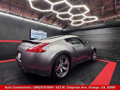 Used 2009 Nissan 370Z Touring w/ Sport Pkg image 3